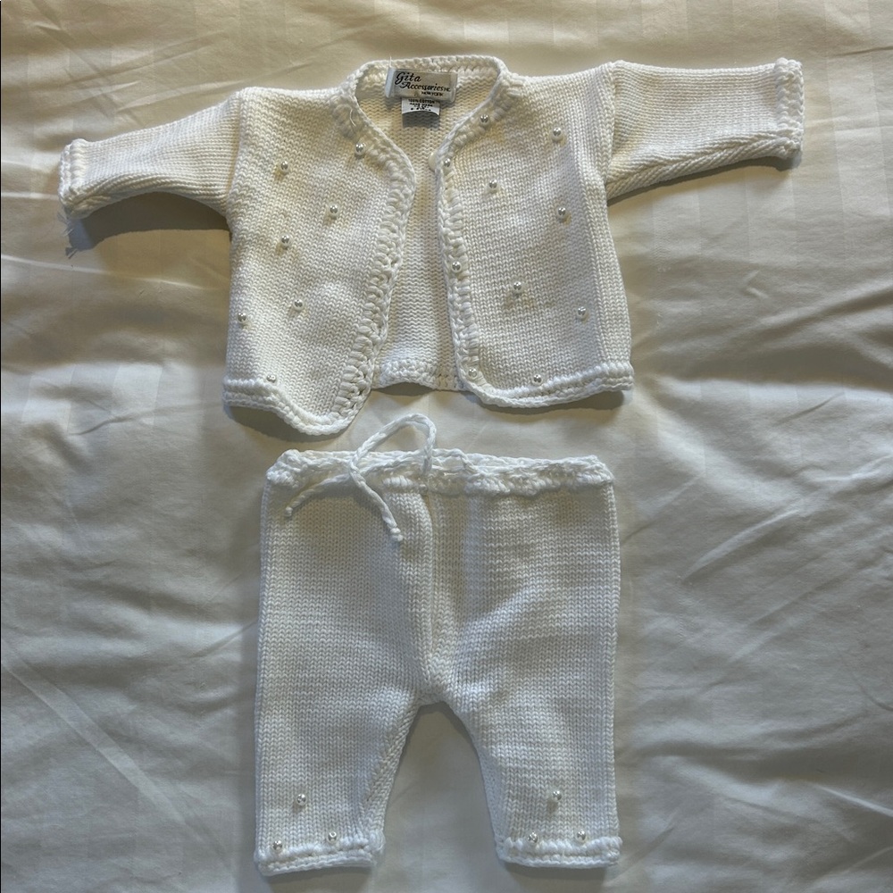 White Knit with pearls Gita Baby Outfit 0-6 months and matching knit hat